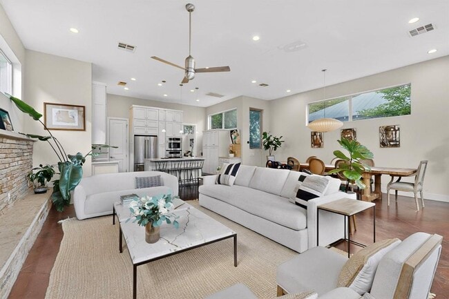 property at 807 W Gibson St