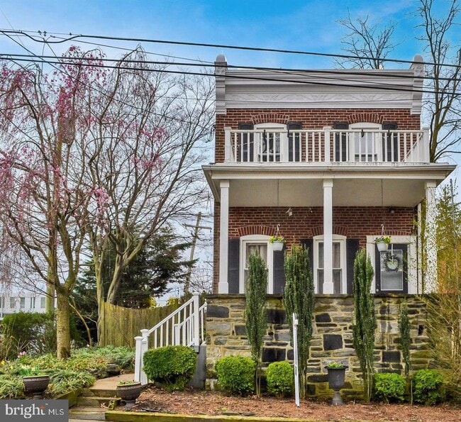 property at 318 W 2nd St