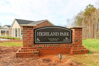 Highland Park in Hickory, NC - Foto de edificio - Building Photo