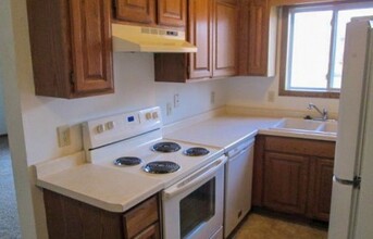 Bowers Boulevard Townhomes in Delavan, WI - Building Photo - Interior Photo