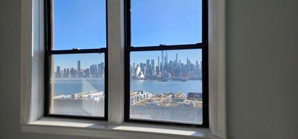883 JFK Blvd E in Weehawken, NJ - Building Photo - Building Photo