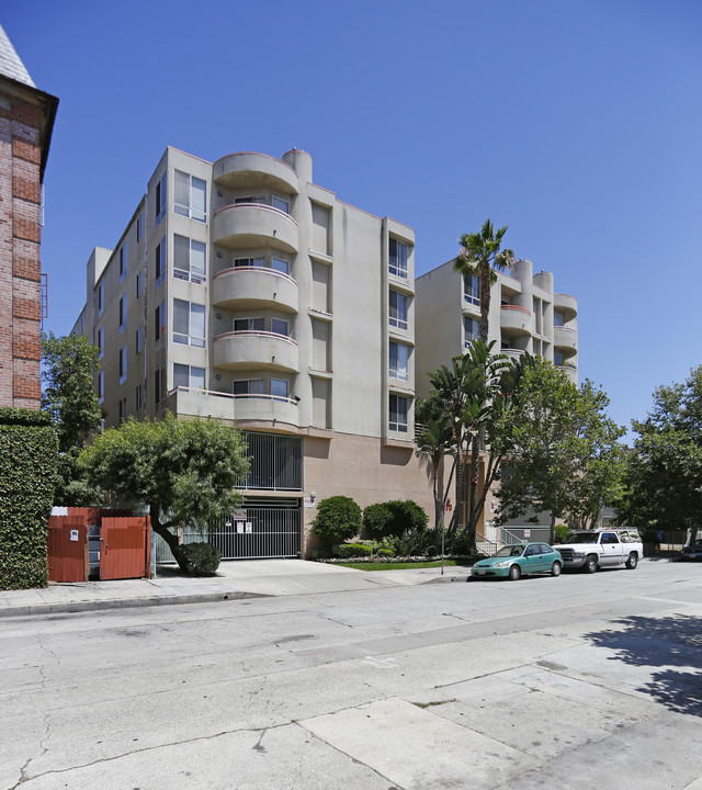 Gramercy Plaza Apartment in Los Angeles, CA - Building Photo