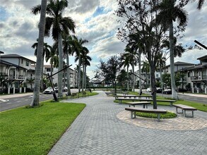 4609 NW 83rd Path in Doral, FL - Building Photo - Building Photo