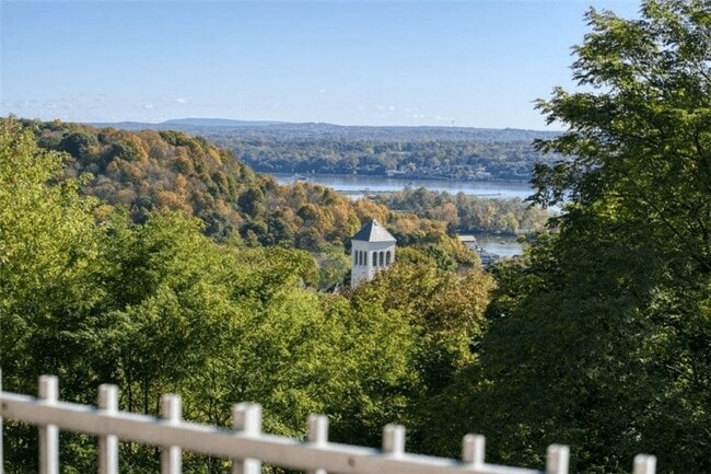 Chestnut Mansion LLC in Kingston, NY - Building Photo - Building Photo