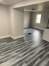 510 3rd Ave NE, Unit Upper in Independence, IA - Building Photo - Building Photo