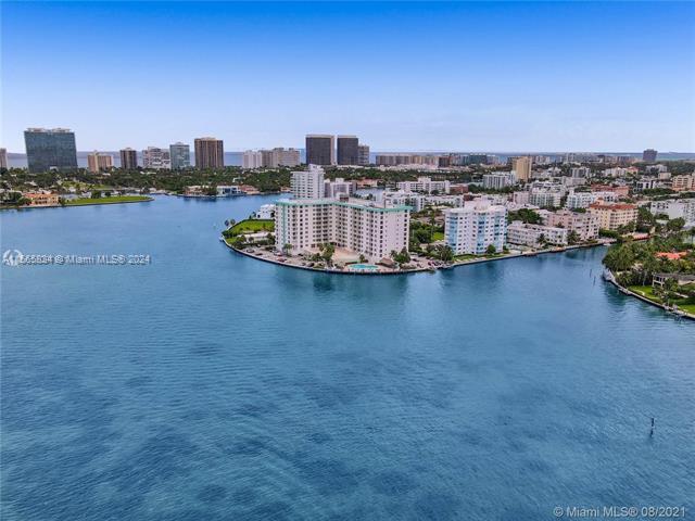 10350 W Bay Harbor Dr, Unit 9D in Bay Harbor Islands, FL - Foto de edificio