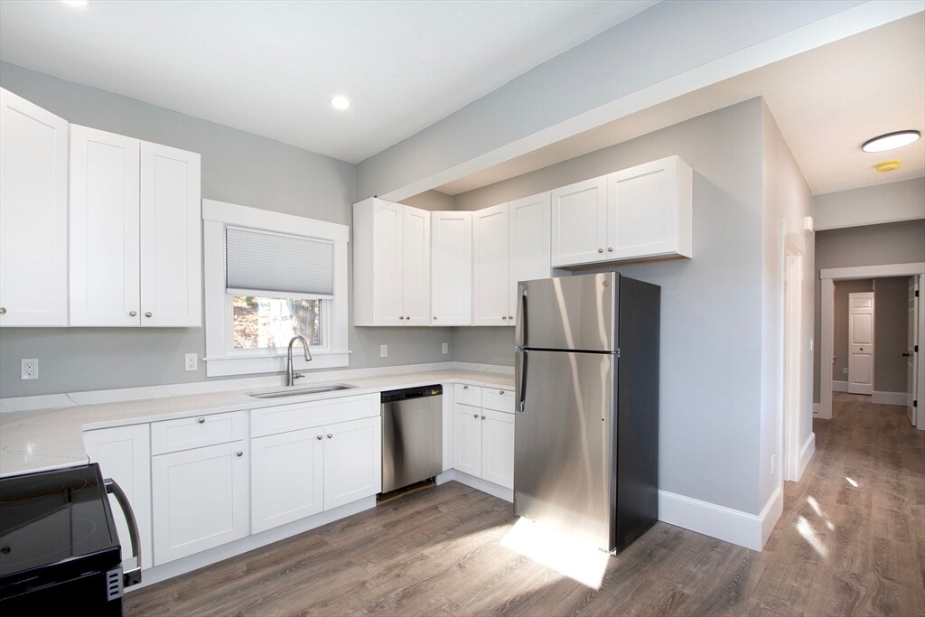 29 East Ave in Whitman, MA - Building Photo