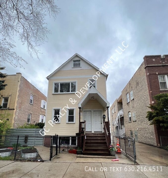 2624 N Springfield Ave in Chicago, IL - Building Photo