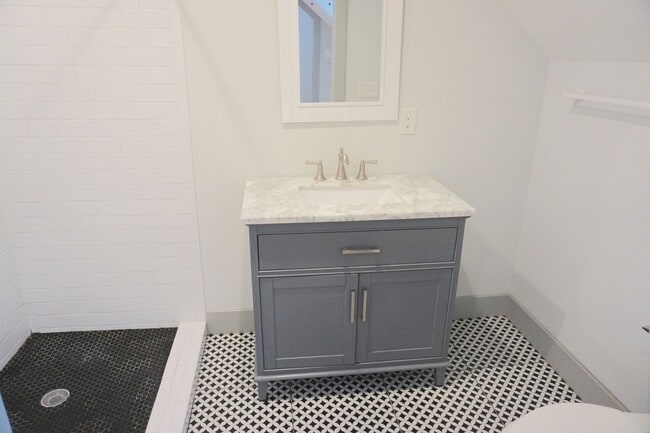 514 E Hall St in Savannah, GA - Building Photo - Building Photo