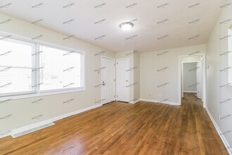 1630 Fernbrook Dr in Florissant, MO - Building Photo - Building Photo