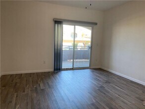 9330 W Maule Ave in Las Vegas, NV - Foto de edificio - Building Photo