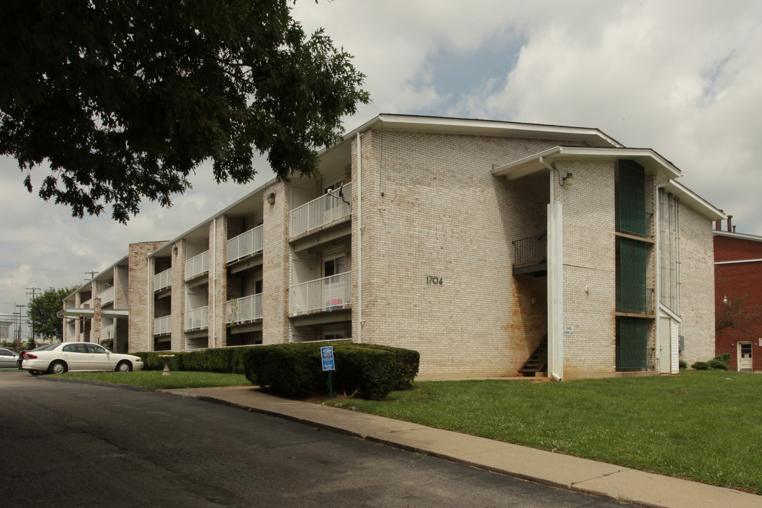 New Circle Apartments in Lexington, KY - Building Photo