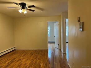 410 Jericho Tpke in North Hempstead, NY - Building Photo - Building Photo