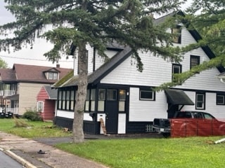 property at 1112 E Colvin St