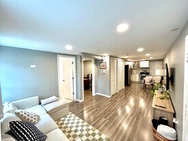 3215 S Throop St, Unit 1F in Chicago, IL - Building Photo