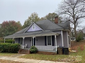 336 S Mulberry St in Statesville, NC - Building Photo