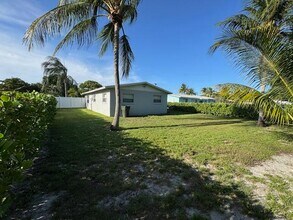 608 SW 8th Ct in Delray Beach, FL - Building Photo - Building Photo