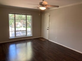 6010 E University Blvd, Unit 235 in Dallas, TX - Building Photo