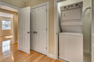 249 Washington St, Unit 1 in Quincy, MA - Foto de edificio - Building Photo