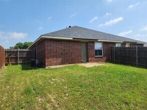 209 Deborah Ln in Crowley, TX - Foto de edificio - Building Photo
