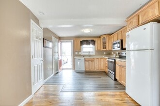 53 Hiltbrand Rd in Bristol, CT - Building Photo - Building Photo