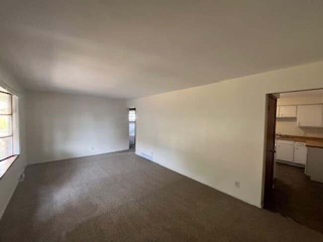 property at 1304 N Pontiac Dr