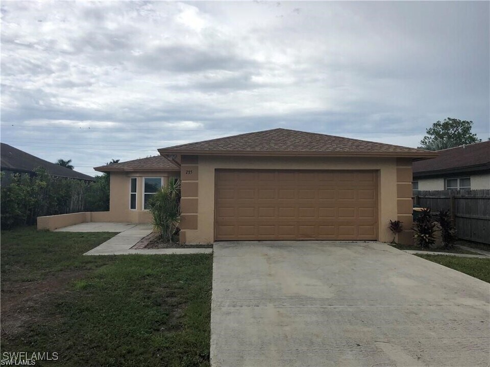 735 106th Ave N in Naples, FL - Building Photo