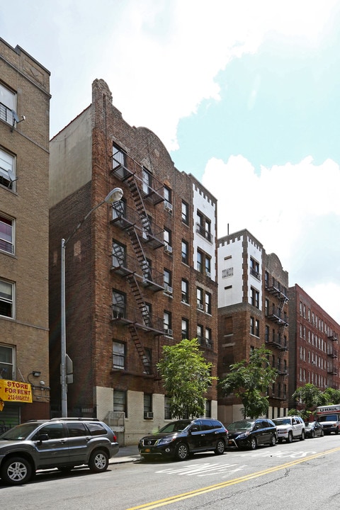 579-585 W 204th St in New York, NY - Building Photo