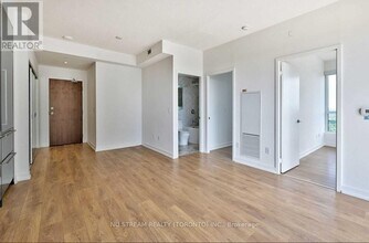 115 McMahon Dr in Toronto, ON - Building Photo - Building Photo