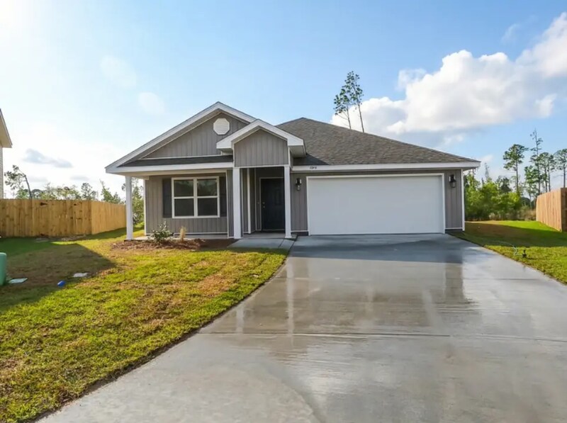 3904 Silver Spur Rd in Callaway, FL - Building Photo