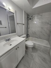 270 Layne Blvd, Unit 310 in Hallandale Beach, FL - Building Photo - Building Photo