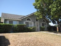 207-219 E Dougherty St in Fallbrook, CA - Foto de edificio - Building Photo