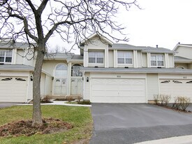 905 Sturnbridge Ct in Schaumburg, IL - Building Photo