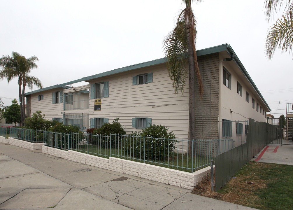 3826-3840 1/2 Wilson Ave in San Diego, CA - Building Photo