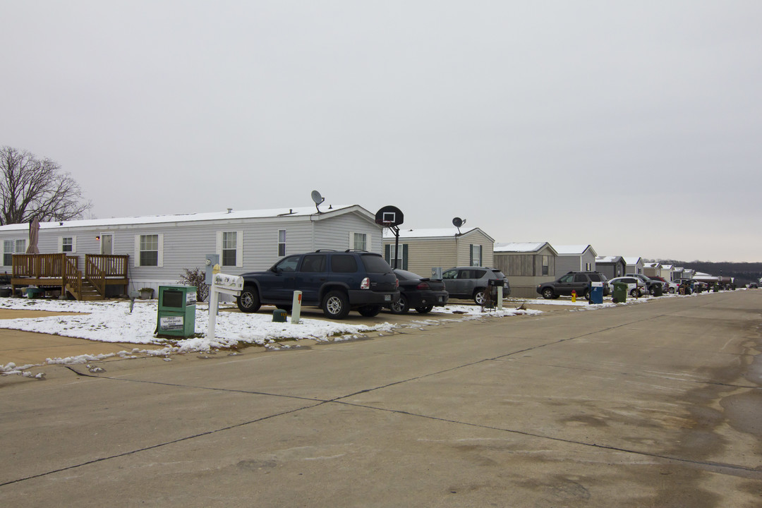 Jamestown Mobile Home Community in Hillsboro, MO - Building Photo