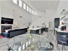 1021 Gardner St E in Wayzata, MN - Building Photo - Building Photo