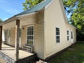 605B N Washington St in Tullahoma, TN - Building Photo - Building Photo
