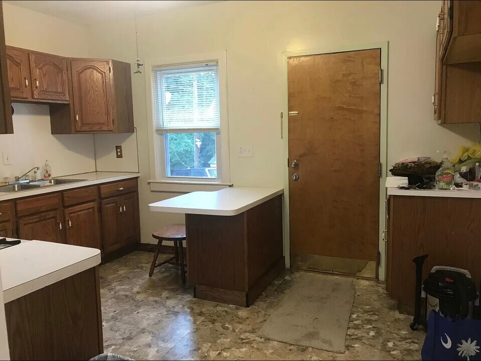 226 Prospect St, Unit 1st Floor in Bristol, CT - Building Photo