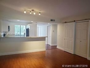 201 Lakeview Dr-Unit -Apt 204 in Weston, FL - Building Photo - Building Photo