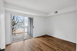 2575 S Syracuse Way in Denver, CO - Foto de edificio - Building Photo