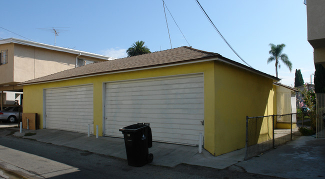 3647 Mentone Ave in Los Angeles, CA - Building Photo - Building Photo