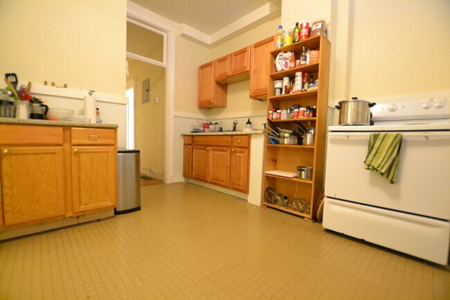 1719 Commonwealth Ave, Unit 1 in Boston, MA - Building Photo - Building Photo