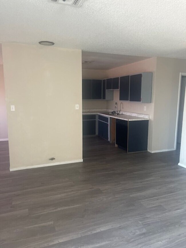 2305 Exeter Dr in Las Vegas, NV - Building Photo - Building Photo