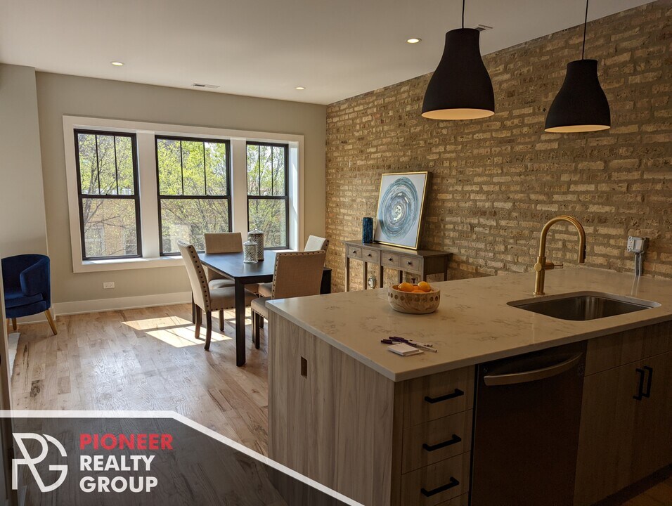 2537 N Campbell Ave in Chicago, IL - Building Photo