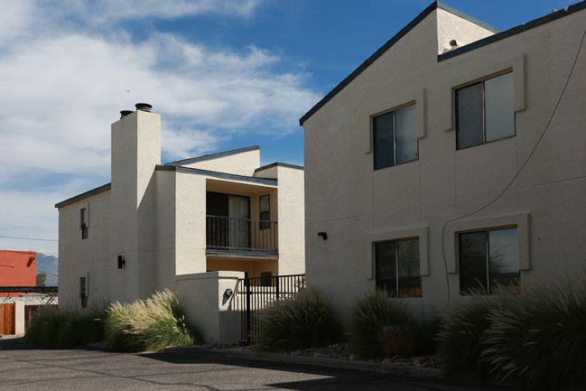 San Marco Square in Tucson, AZ - Foto de edificio - Building Photo