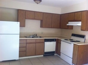 126 Lakewood Dr in Luling, LA - Building Photo - Building Photo