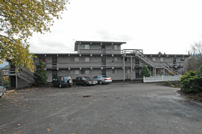 West Cliff Apartments in West Linn, OR - Building Photo - Building Photo