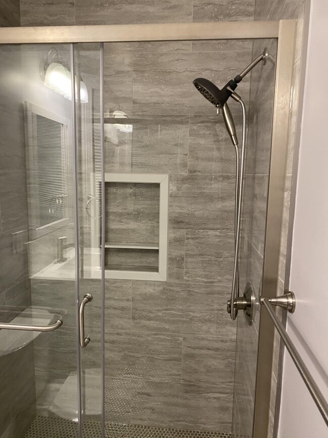 224 Main St, Unit 2 in Malden, MA - Foto de edificio - Building Photo