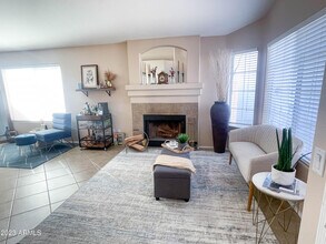 1077 W Olive Ave in Gilbert, AZ - Building Photo - Building Photo