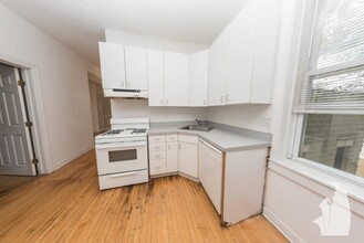 2318 N Southport Ave in Chicago, IL - Building Photo - Building Photo